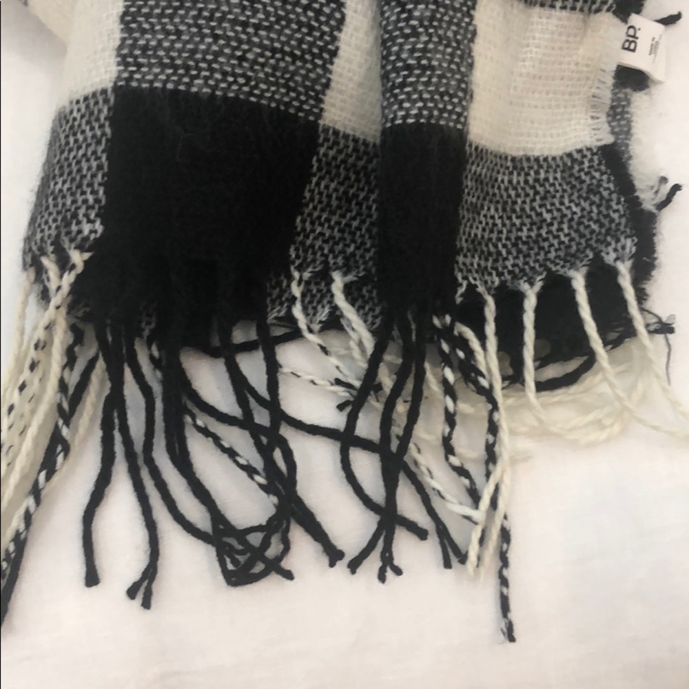 BP Scarf NWOT - Picture 5 of 5